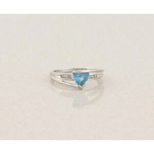 10k White Gold Natural Blue Topaz & Diamond Ring Size 7 1/4